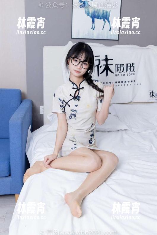 BoBoSocks袜啵啵 - 这图集中，别被小甜豆的咖啡色丝袜迷住，脚尖透明，让你越看越想点开更多！
