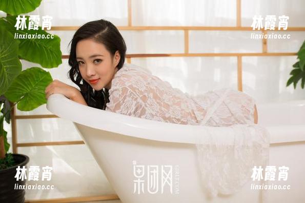 GIRLT果团网 - 周妍希的自拍冒险：全集原图和那些让人忍俊不禁的瞬间！