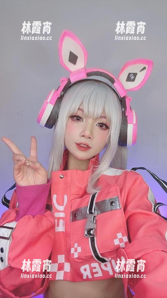解锁PoppaChan的SilverWolf资源，看看她怎么把狼性魅力玩得那么溜！