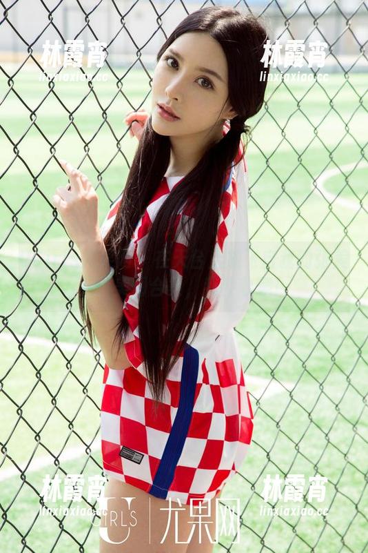 UGirls尤果网 - 在天台上放飞自我的张美荧：美图合集，我要收藏！