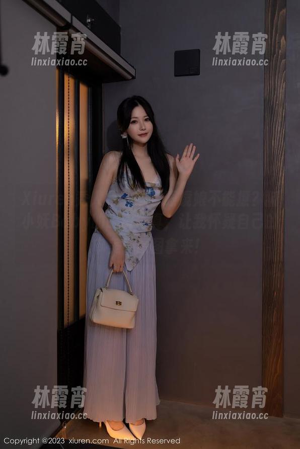 Xiuren秀人网 - 谁说眼镜娘不能撩？狐小妖Baby的眼镜写真，让我怀疑自己的审美！原图拿来！