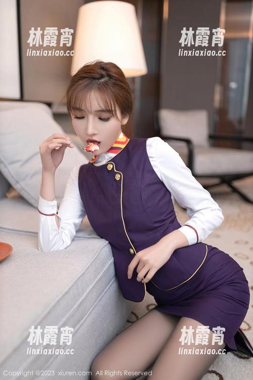 Xiuren秀人网-软软roro Xiuren秀人网 - 想要甜甜的感觉?免费图集:软软roro的纯白世界等你来探秘!