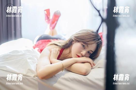 Yuna(윤아)最新的吊带图包：你能想象它的背后还有个小段子吗？