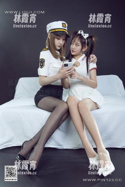 丽柜-英子 丽柜 - 英子在红裙里恰似一朵花,图片和原图的交错让我有点恍惚,仿佛走进了另一个世界。