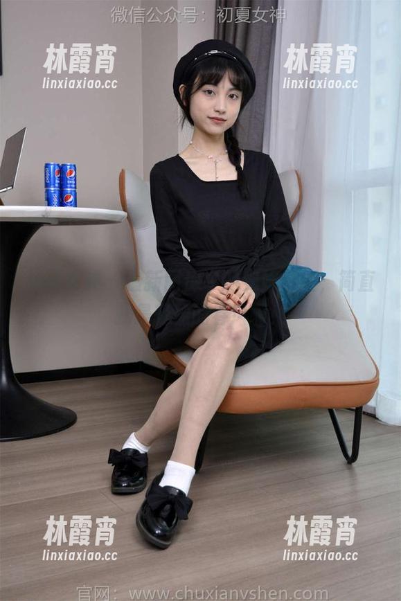 初夏女神 - 最新图库中的安妮白丝，简直就是轻盈的春风啊！