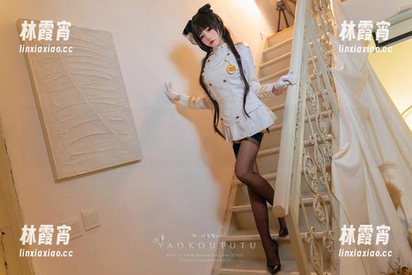 咬人小小兔的在线写真：实习老师的Touchit，隐藏的那些故事？