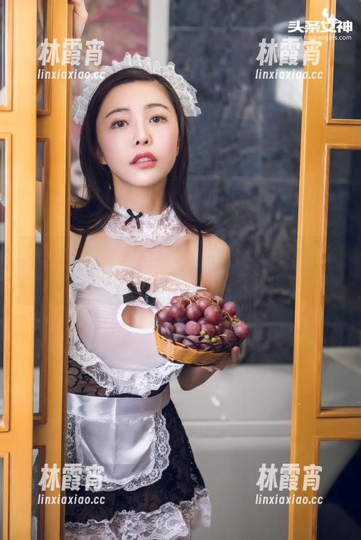 头条女神 - 图库里的红裙，你还在等什么？艾小青的精选一定能打动你！