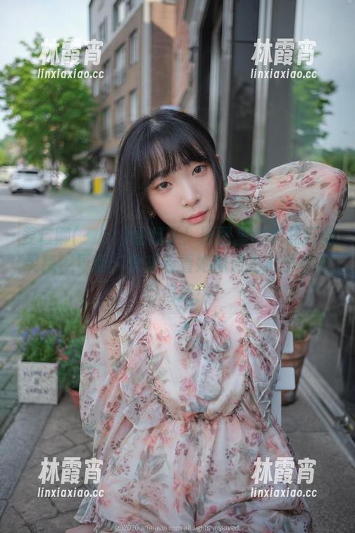 姜仁卿(강인경)崛起了！原图里的棉袜搭配灵感，更新：快来看看她如何把袜子穿出自信感！