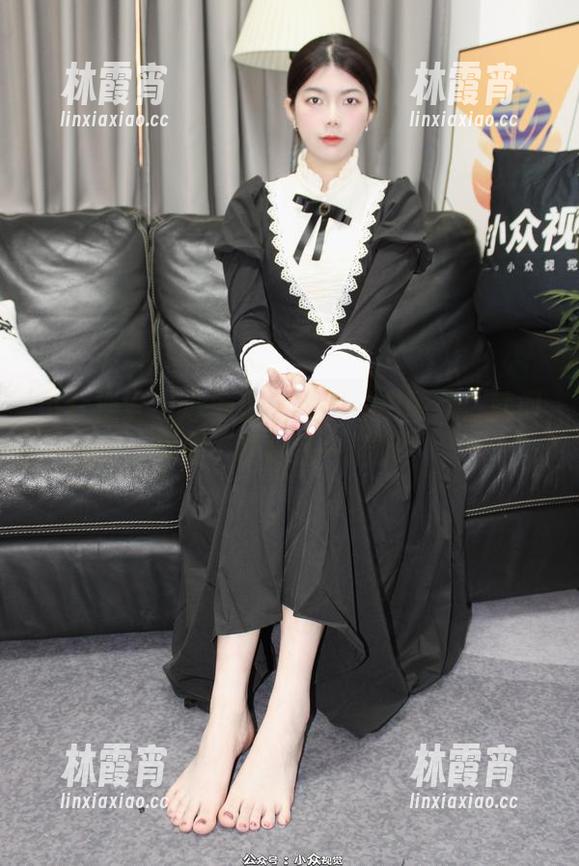 小众视觉-彤彤 小众视觉 - 泳池里摇摆的彤彤图片:就问你敢不敢跟我一起跳?