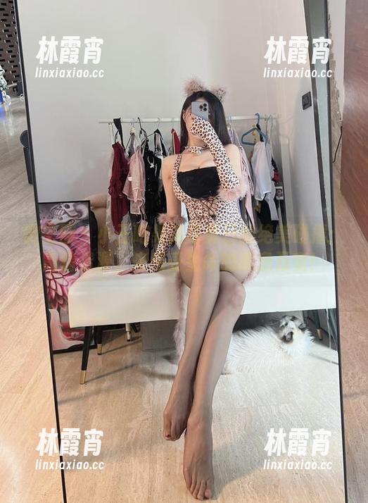 微密圈 - 小玉吃果冻与夏日的绝美碰撞：高清资源，来感受生命的瞬息万变！
