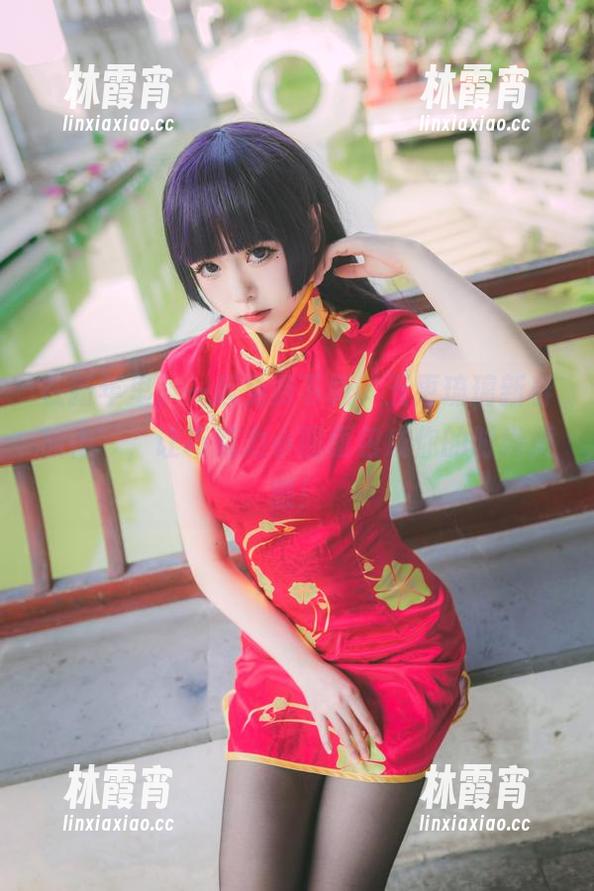 在新年里，一起免费下载‘五更琉璃新春旗袍’，让巧克力小圆面包成你的时尚灵感！