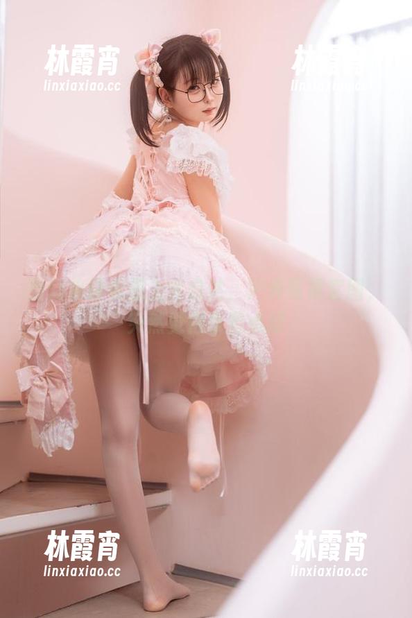 当幼水铃衣遇上大自然，户外写真套图，突然觉得草有点绿