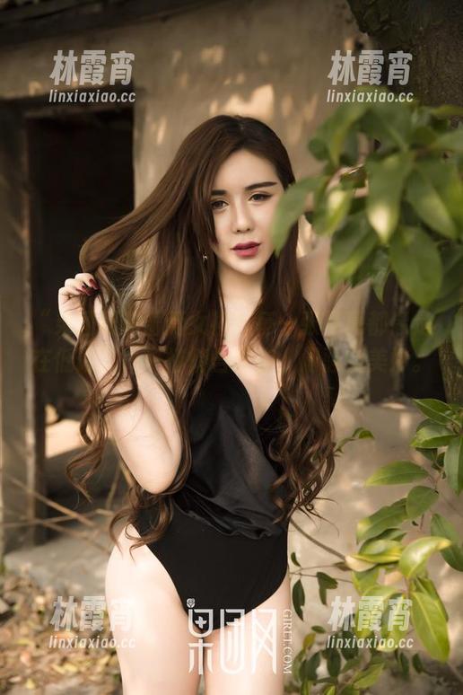 果团网 “果团网的蔷薇女神!每一张写真都像是在低语”——悄悄告诉你,闷骚的美妙。