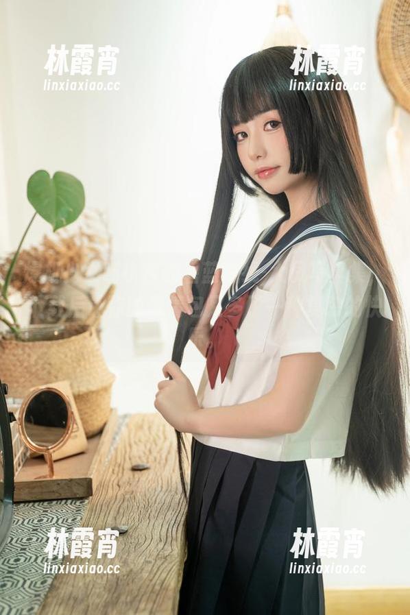 爆机少女喵小吉的碧蓝航线-大凤写真集，下载后让你的表情包又多了一种复杂的快乐。