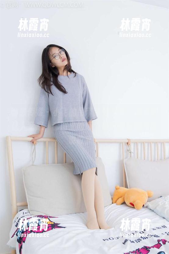 物恋传媒 - 小飞的吊带系列写真，高清到让人窒息，套图里的每个角度都好像在诉说故事。