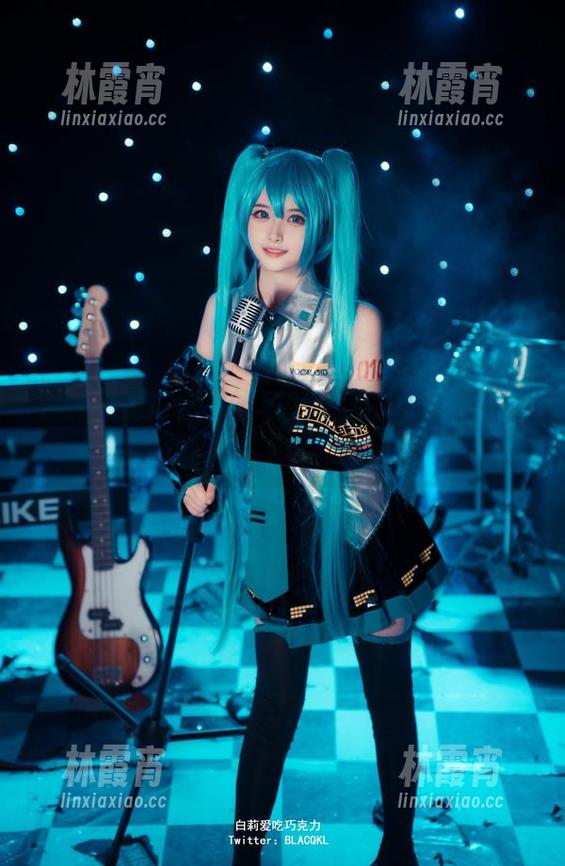 白莉爱吃巧克力的写真作品，爱蜜莉雅的魅力就像是不经意的一瞥！