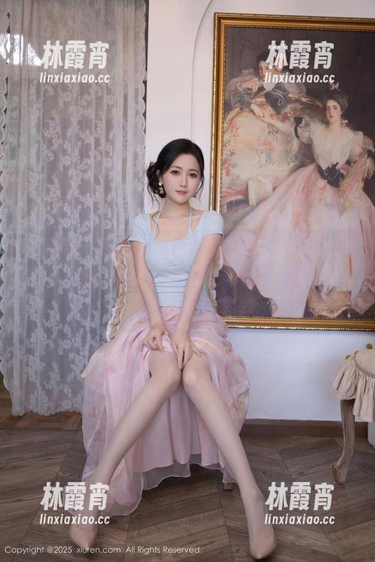 秀人网 - 原图：无意间捕捉到奶酥的吊带瞬间，心跳加速！图包：每一张都是故事，快来看看吧～
