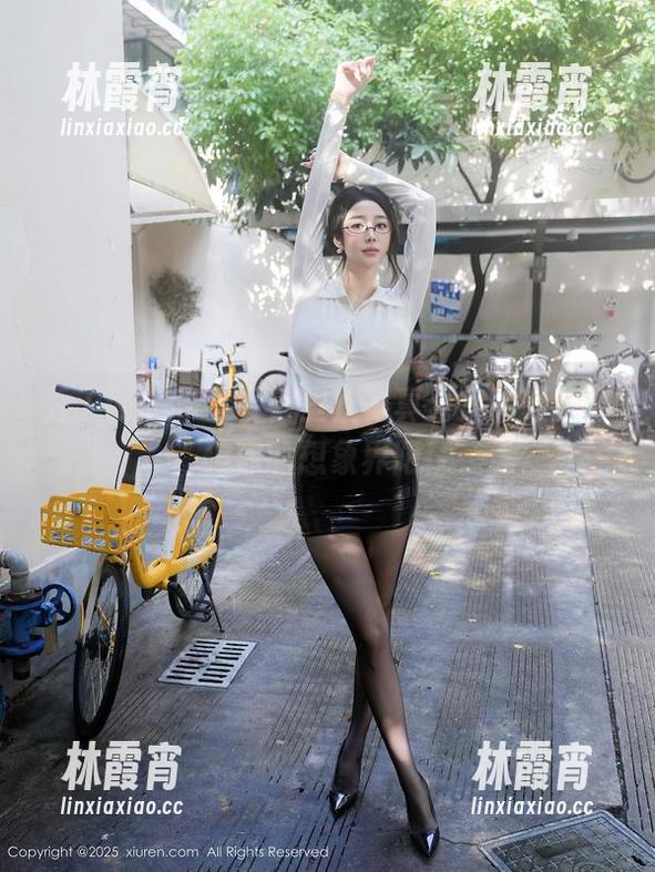 秀人网 - 李可儿裤里丝写真合集，轻松打破你的想象界限！