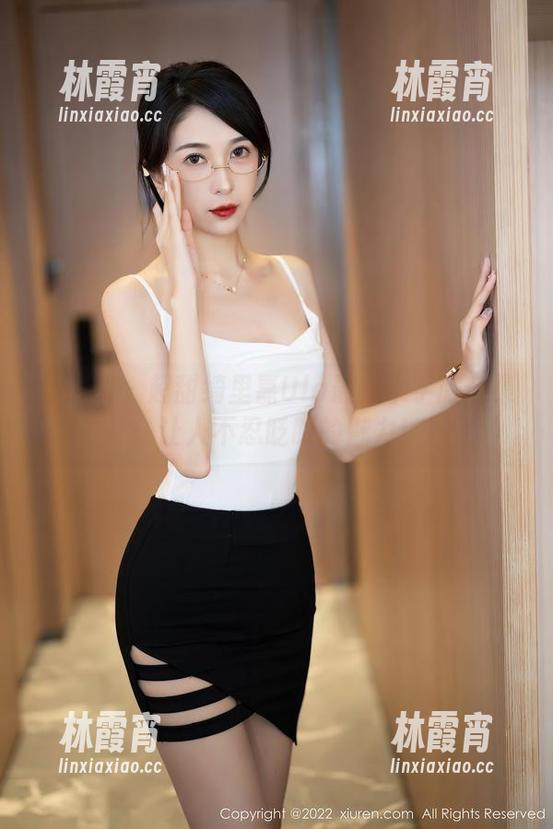 秀人网 - 超甜绮里嘉Ula最新水手服合集：让人不忍眨眼的魅力！