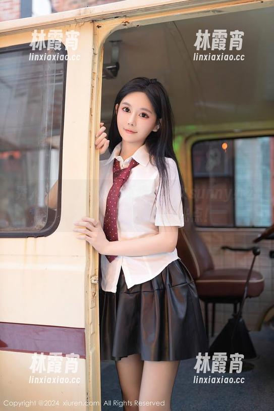 秀人网 - 让人忍俊不禁：龙女sunny办公室无圣光写真里的闪光点！