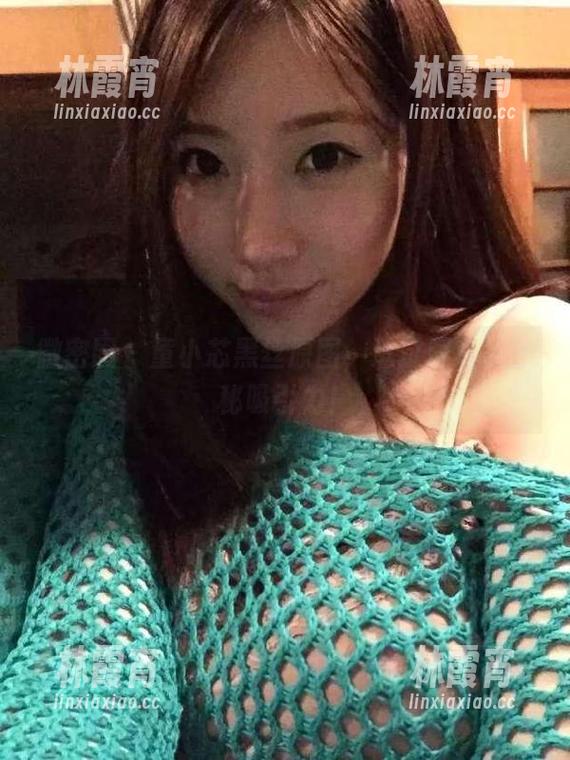微密圈 - 童小芯黑丝原图，透过屏幕的神秘吸引力！