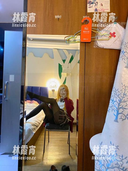 美图里的芋圆侑子，仿佛随时会变身花精灵，真是太梦幻了！