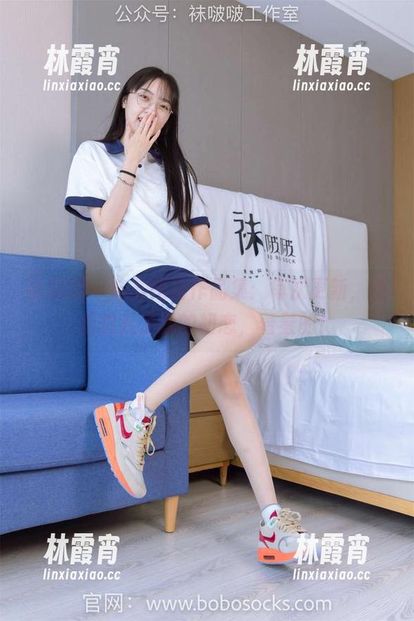 袜啵啵 - 苏苏短裙作品集：每次更新，让我想起了我的初恋，羞羞的！