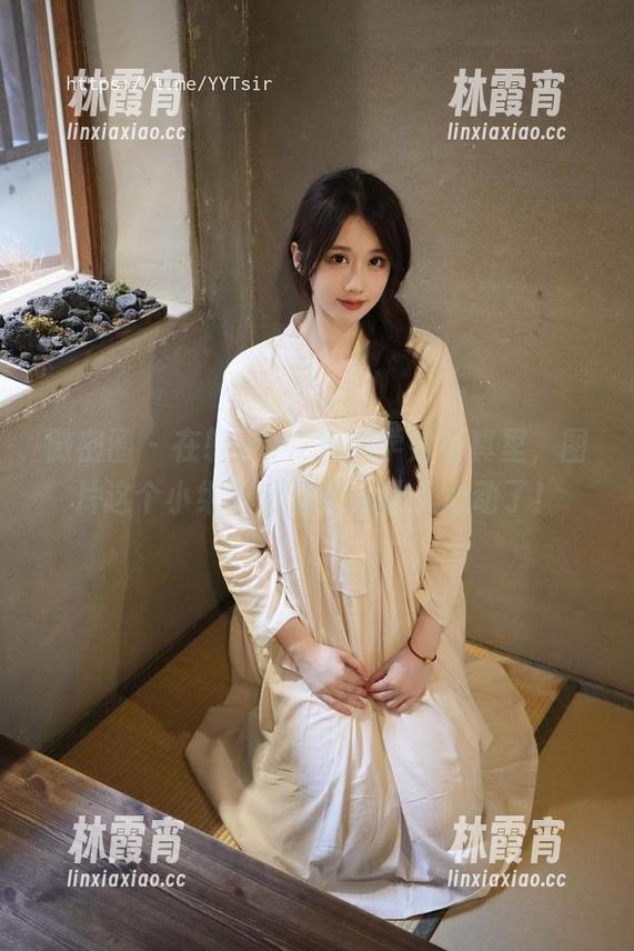 微密圈 - 在轩子巨2兔的学姐写真里，图片这个小细节真的是太让人心动了！