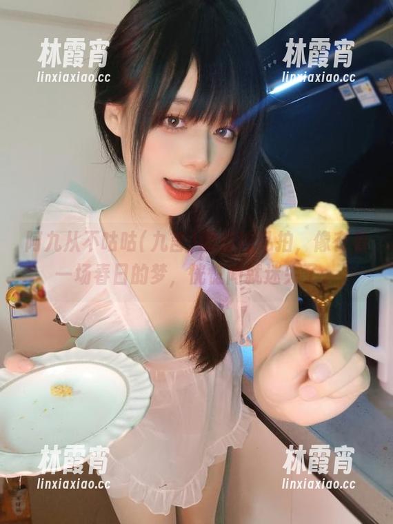 阿九从不咕咕(九言)的清纯私拍，像在看一场春日的梦，恍惚间就迷失了。
