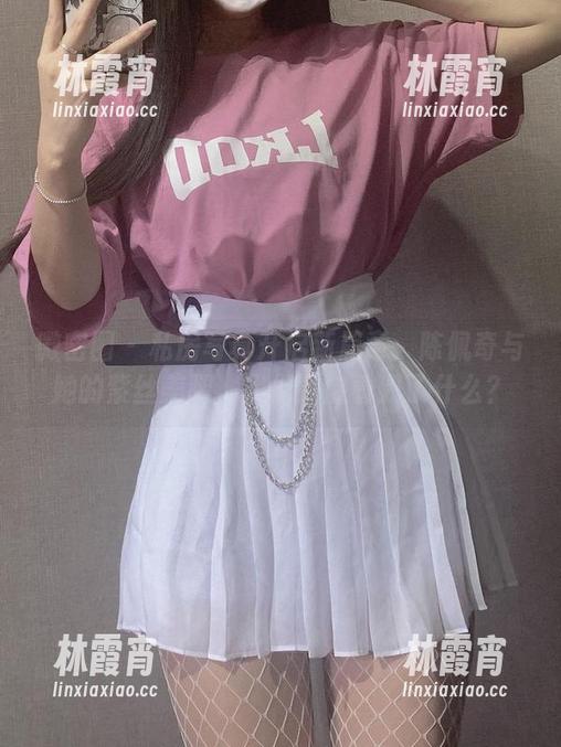 微密圈 - 私房写真开启新篇章：陈佩奇与她的紫丝美腿，我们到底看到了什么？